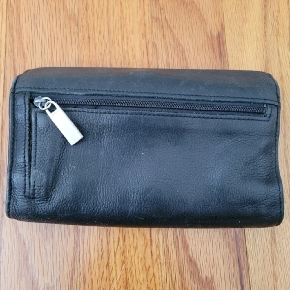 Wilson's Black Leather Women's Wallet with Coin Purse Pocket‎ Lots of Card Slots